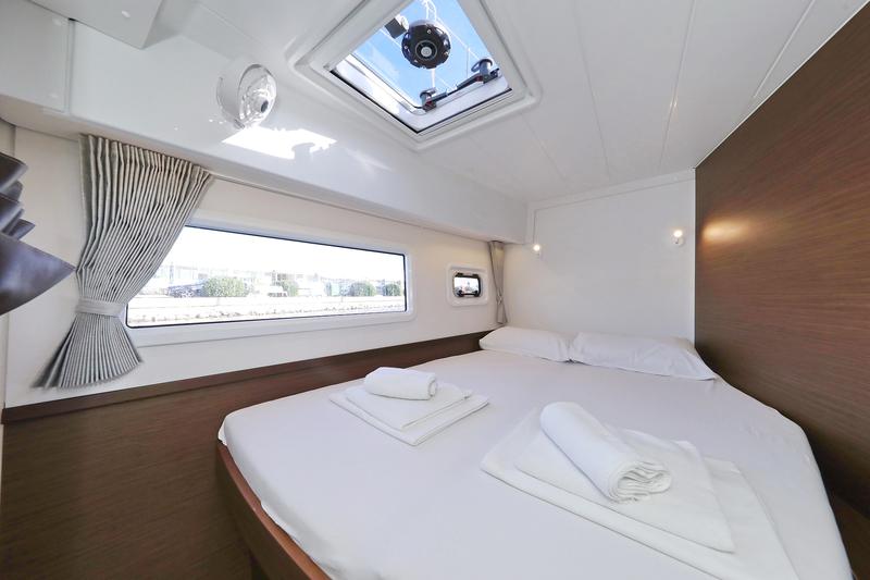 Book yachts online - catamaran - Lagoon 42 - REA - rent