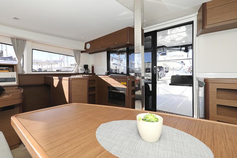 Book yachts online - catamaran - Lagoon 42 - REA - rent