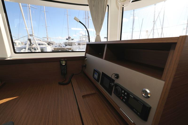 Book yachts online - catamaran - Lagoon 42 - REA - rent