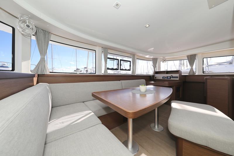 Book yachts online - catamaran - Lagoon 42 - REA - rent