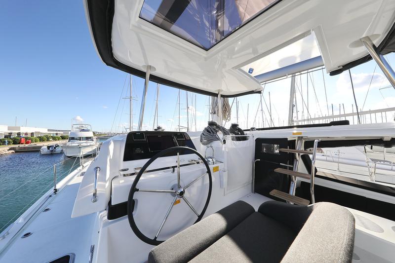 Book yachts online - catamaran - Lagoon 42 - REA - rent