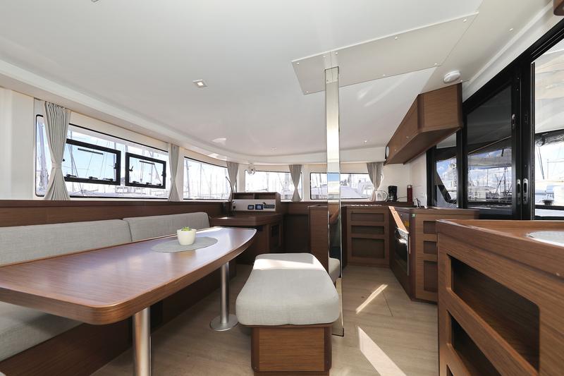 Book yachts online - catamaran - Lagoon 42 - REA - rent