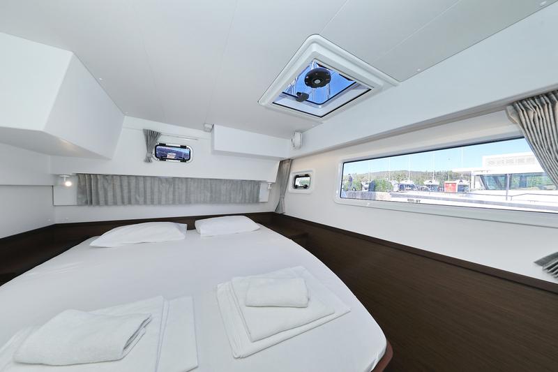 Book yachts online - catamaran - Lagoon 42 - REA - rent