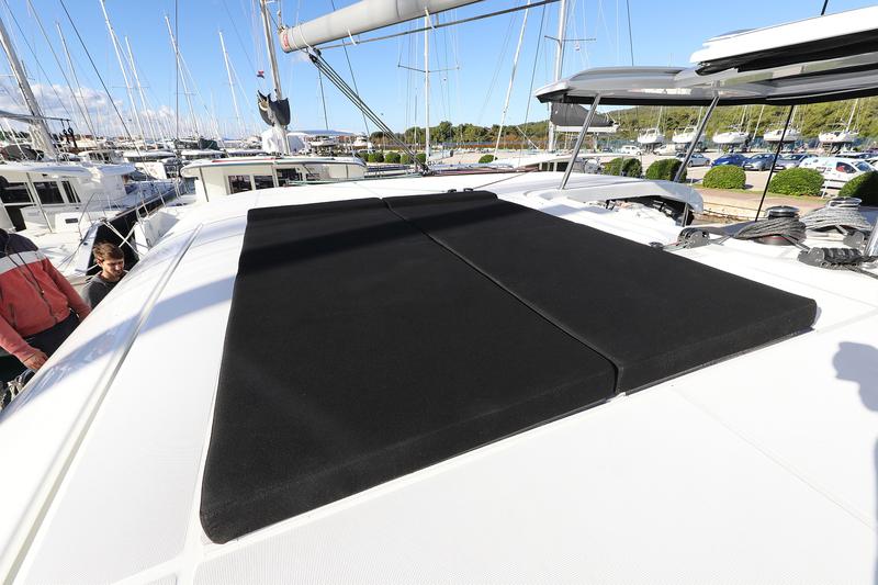 Book yachts online - catamaran - Lagoon 42 - REA - rent