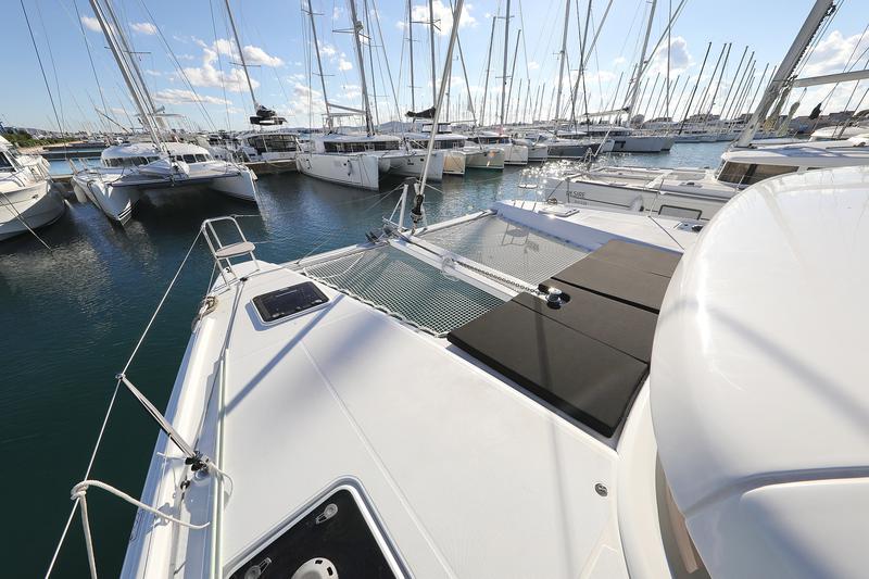 Book yachts online - catamaran - Lagoon 42 - REA - rent