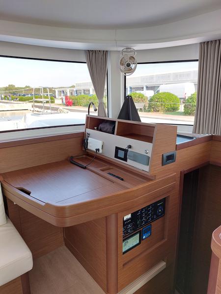 Book yachts online - catamaran - Lagoon 42 - MADRE PERLA - rent