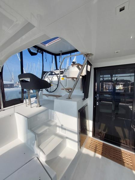 Book yachts online - catamaran - Lagoon 42 - MADRE PERLA - rent