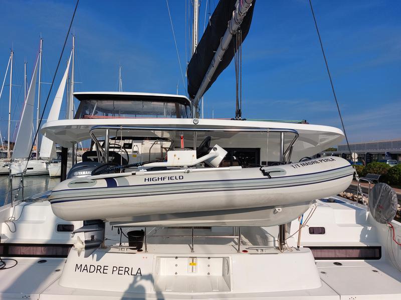 Book yachts online - catamaran - Lagoon 42 - MADRE PERLA - rent