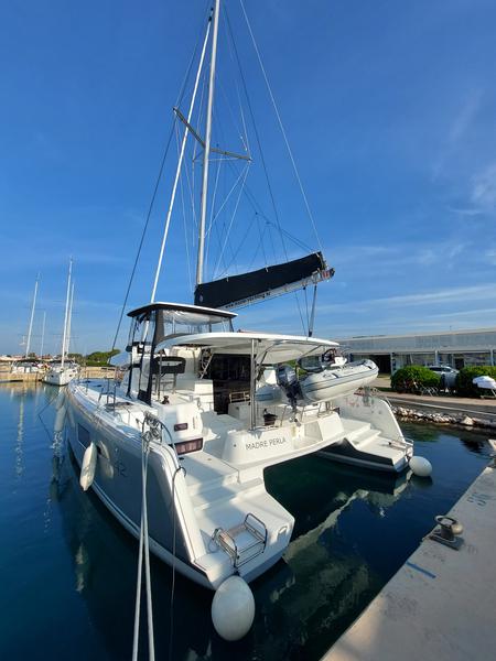 Book yachts online - catamaran - Lagoon 42 - MADRE PERLA - rent