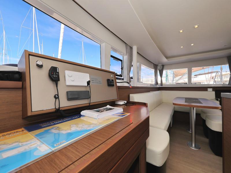 Book yachts online - catamaran - Lagoon 450 F - OLIVER - rent
