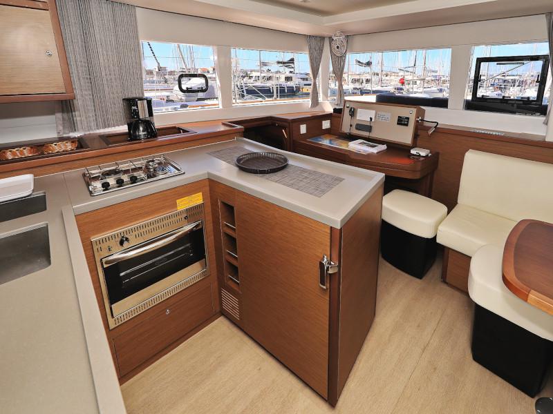 Book yachts online - catamaran - Lagoon 450 F - OLIVER - rent