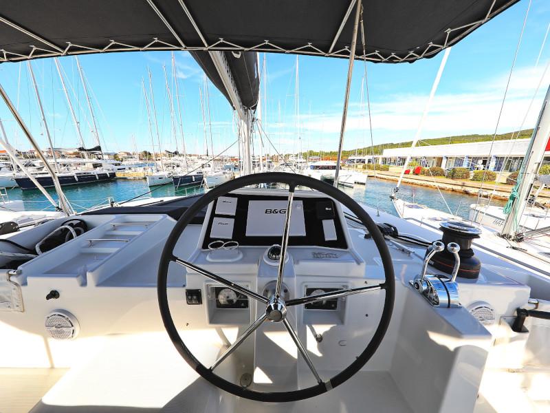 Book yachts online - catamaran - Lagoon 450 F - OLIVER - rent