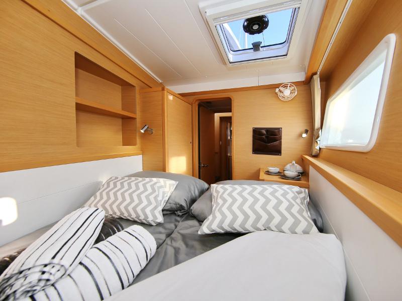 Book yachts online - catamaran - Lagoon 39 - VENTUS - rent