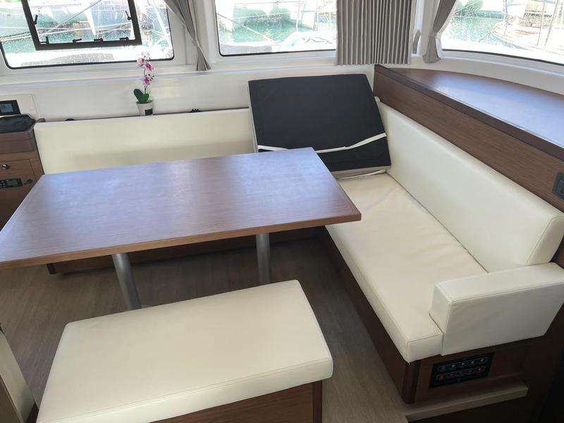 Book yachts online - catamaran - Lagoon 46 - WHY NOT - rent