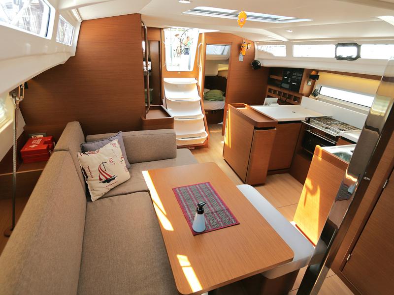 Book yachts online - sailboat - Sun Odyssey 440 - Ermis  - rent