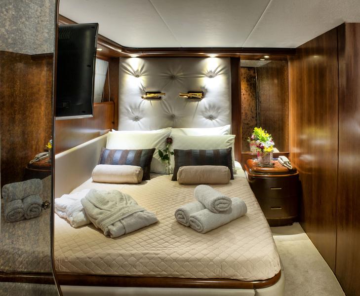 Book yachts online - motorboat - Technema 67 - Posillipo Technema 67 - rent