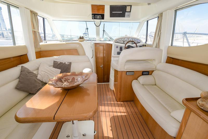 Book yachts online - motorboat - Prestige 32 - Kazan I - rent