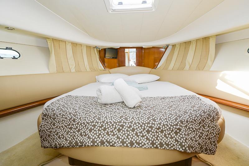 Book yachts online - motorboat - Prestige 32 - Kazan I - rent