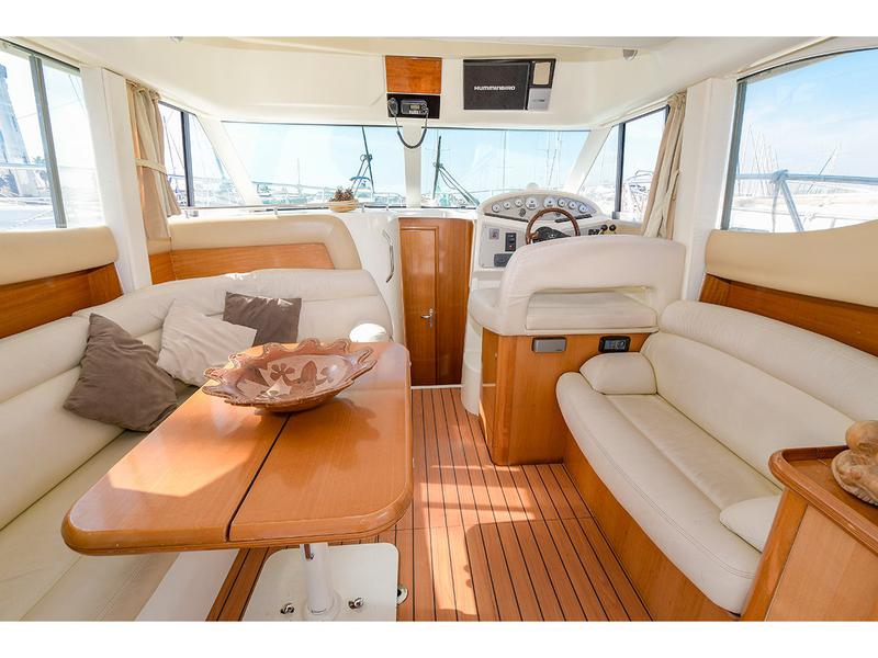 Book yachts online - motorboat - Prestige 32 - Kazan I - rent
