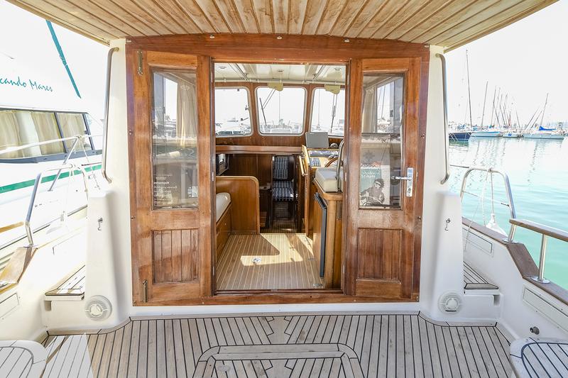 Book yachts online - motorboat - Menorquina Yacht 100 - Mar de Coral - rent
