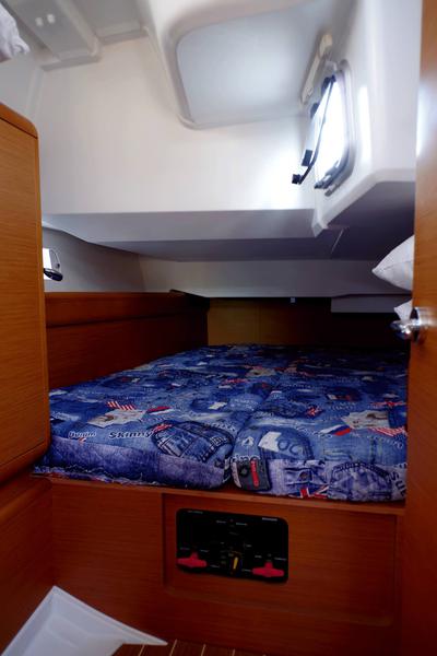 Book yachts online - sailboat - Sun Odyssey 439 - Iva - rent