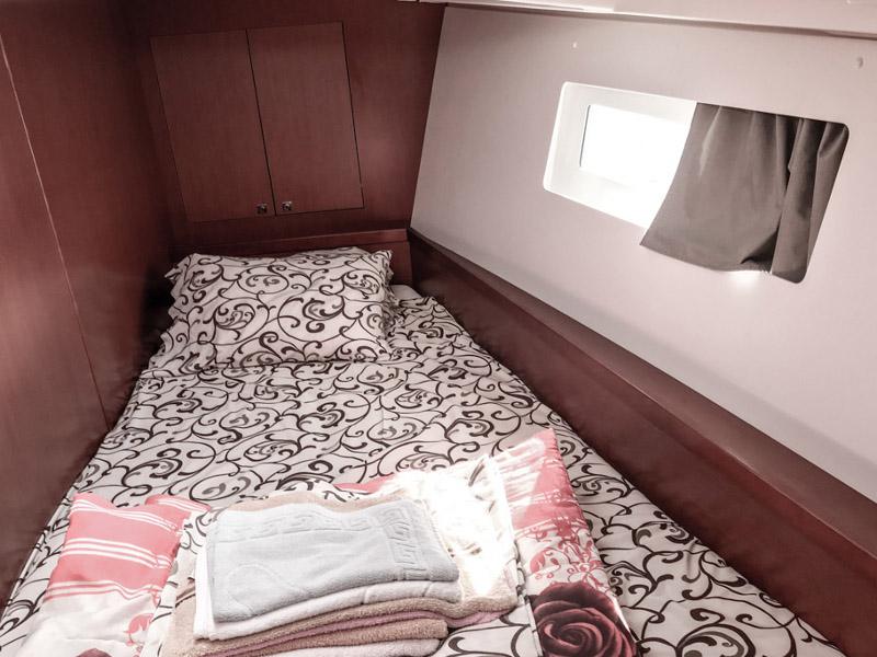 Book yachts online - sailboat - Oceanis 45 (4 cabs) - Foxtrot - rent