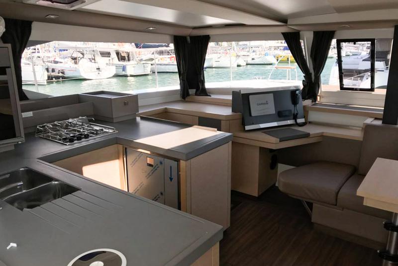 Book yachts online - catamaran - Astréa 42 - Wave - rent
