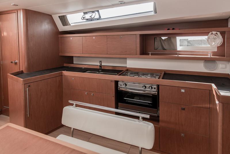 Book yachts online - sailboat - Oceanis 45 (4 cabs) - Slide - rent