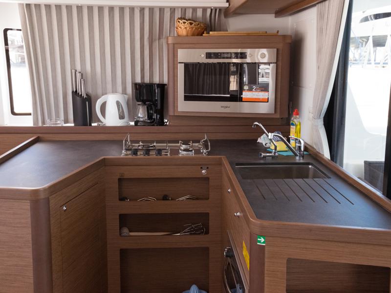 Book yachts online - catamaran - Lagoon 42 - NERA (AC in salon + generator) - rent