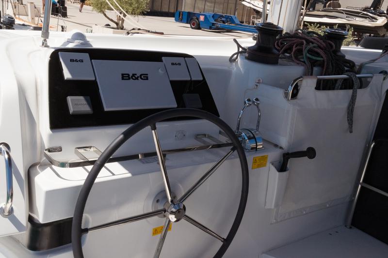 Book yachts online - catamaran - Lagoon 42 - NERA (AC in salon + generator) - rent