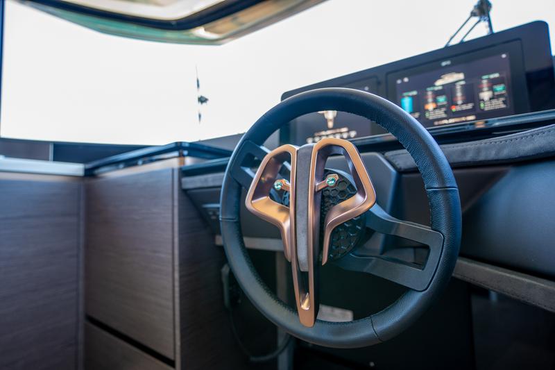 Book yachts online - motorboat - Explorer 62 - Niko - rent