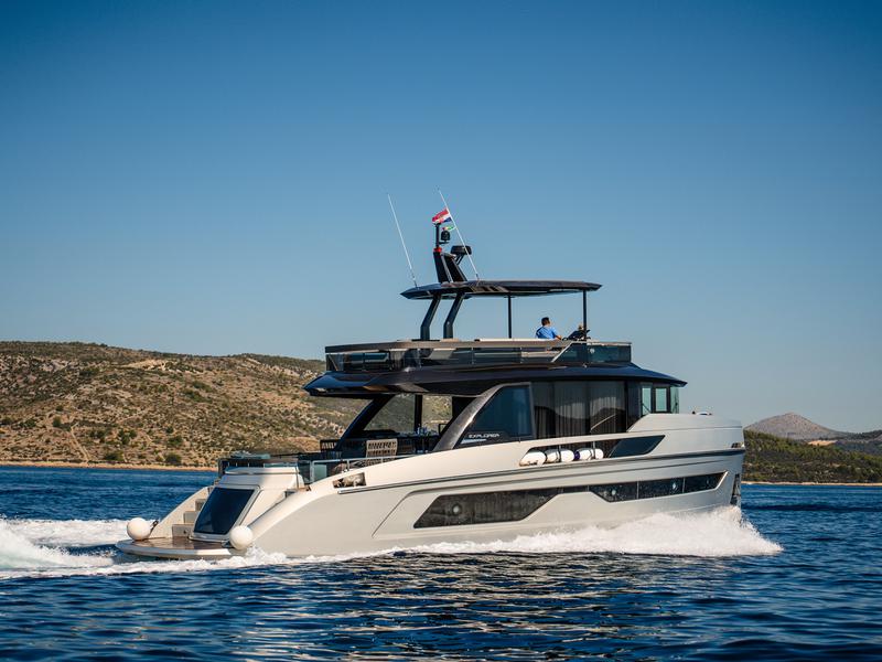 Book yachts online - motorboat - Explorer 62 - Niko - rent