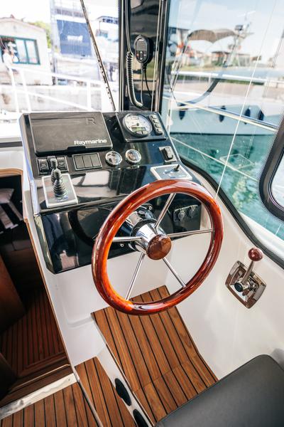 Book yachts online - motorboat - Nikhen Aqua Sun 34 - Bepo - rent