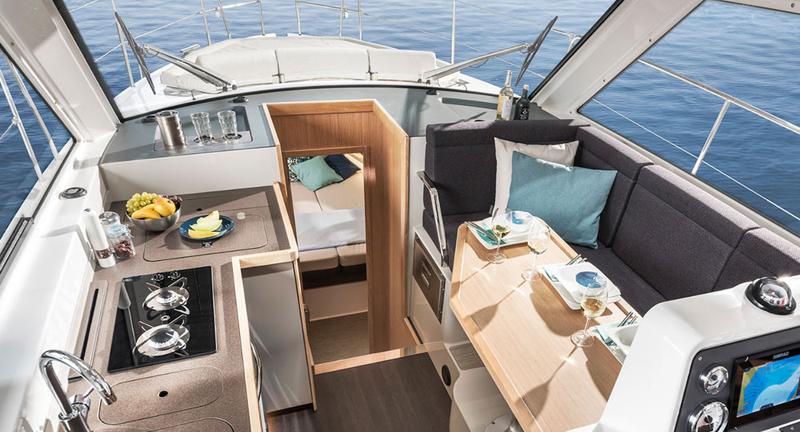 Book yachts online - motorboat - Bavaria E34 Sedan - no name - rent
