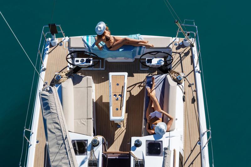 Book yachts online - sailboat - Dufour 390 Grand Large - Sail Corvus - rent