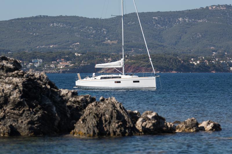 Book yachts online - sailboat - Oceanis 38.1 - Sail Bellatrix - rent