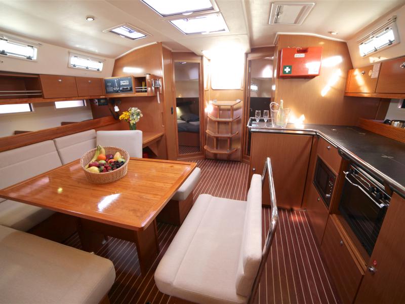 Book yachts online - sailboat - Bavaria Cruiser 45 - Sail Bravo - rent