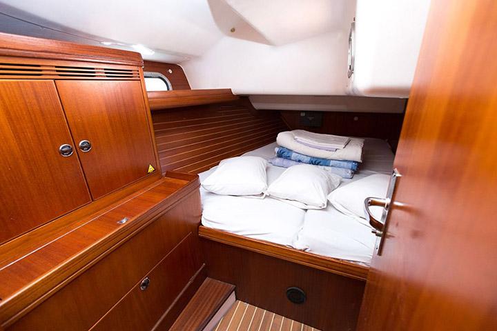 Book yachts online - sailboat - Elan 45 - Neva - rent