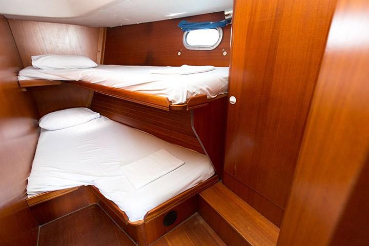 Book yachts online - sailboat - Elan 45 - Neva - rent