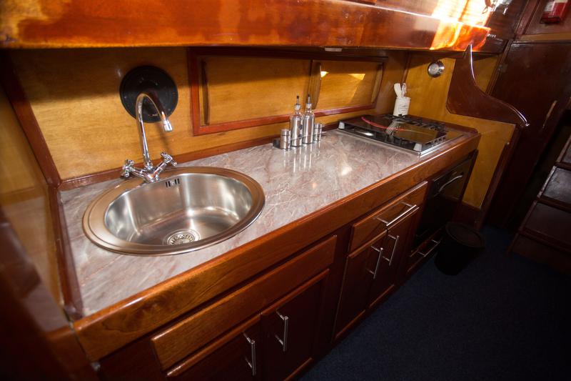 Book yachts online - motorboat - Leut - Vagabundo - rent