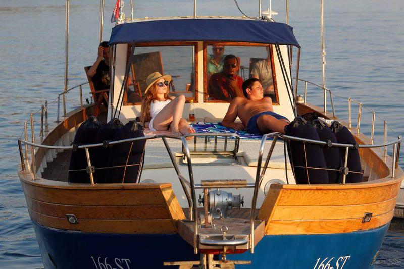 Book yachts online - motorboat - Leut - Vagabundo - rent