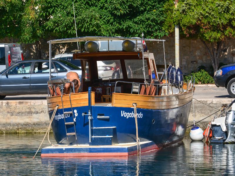 Book yachts online - motorboat - Leut - Vagabundo - rent