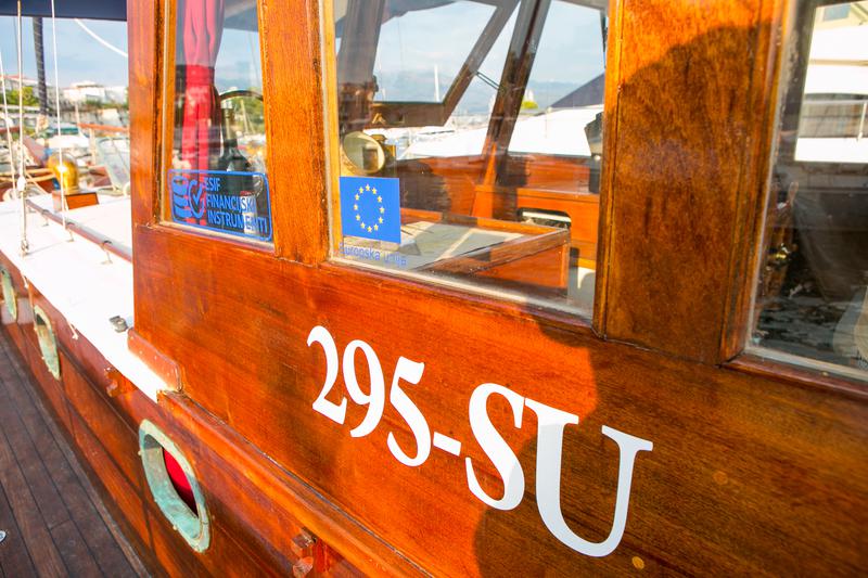 Book yachts online - motorboat - Classsic dalmatian boat - Palagruža - rent