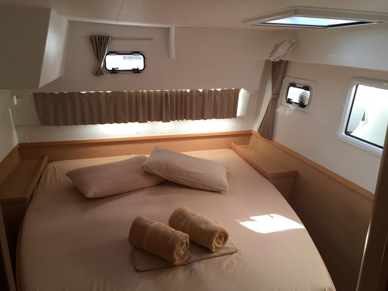 Book yachts online - catamaran - Lagoon 42 - Iris II - rent
