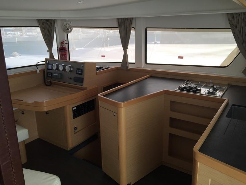 Book yachts online - catamaran - Lagoon 42 - Iris II - rent