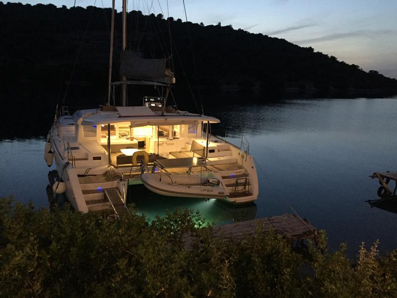 Book yachts online - catamaran - Lagoon 450 Fly - IRIS IV - rent