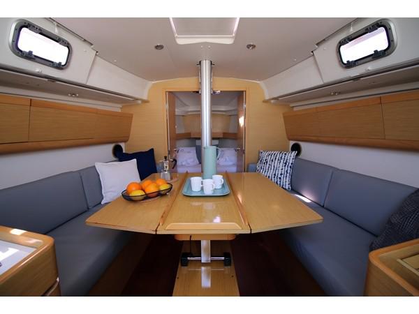 Book yachts online - sailboat - First 35 - Taurus - rent