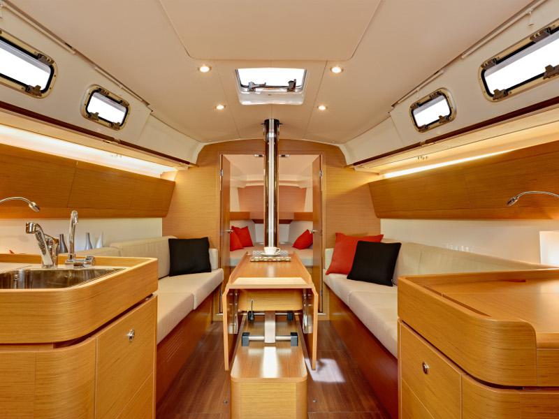 Book yachts online - sailboat - First 35 - Taurus - rent