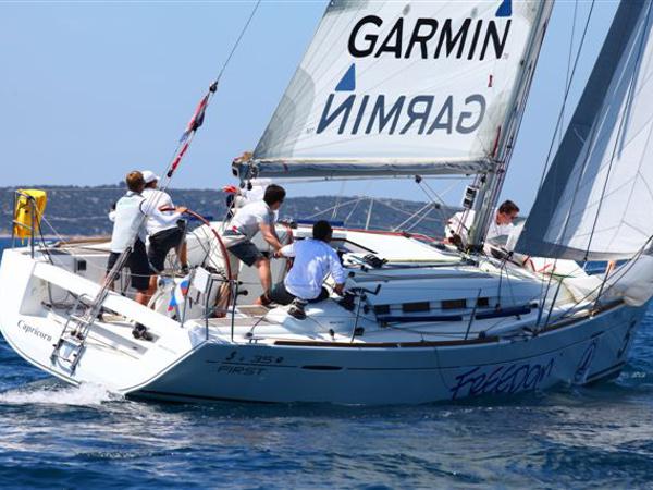 Book yachts online - sailboat - First 35 - Taurus - rent