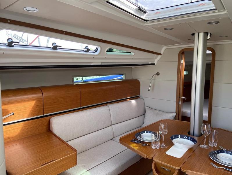 Book yachts online - sailboat - Dehler 38 SQ - Blue Eye - rent